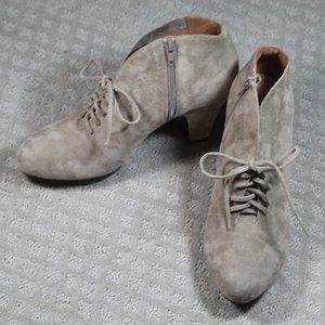 L'Amour De Pieds Collection Size 8.5M Tan Suede Leather Lace Up Ankle Booties